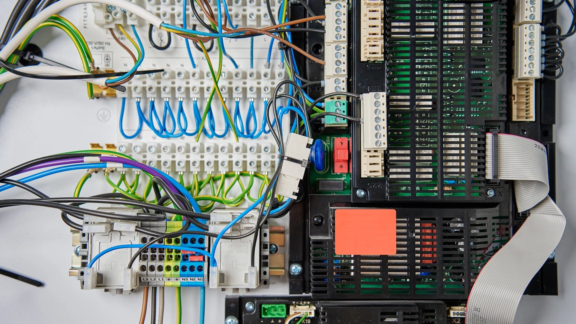 Dubai villa networking and Wi-Fi 7 install