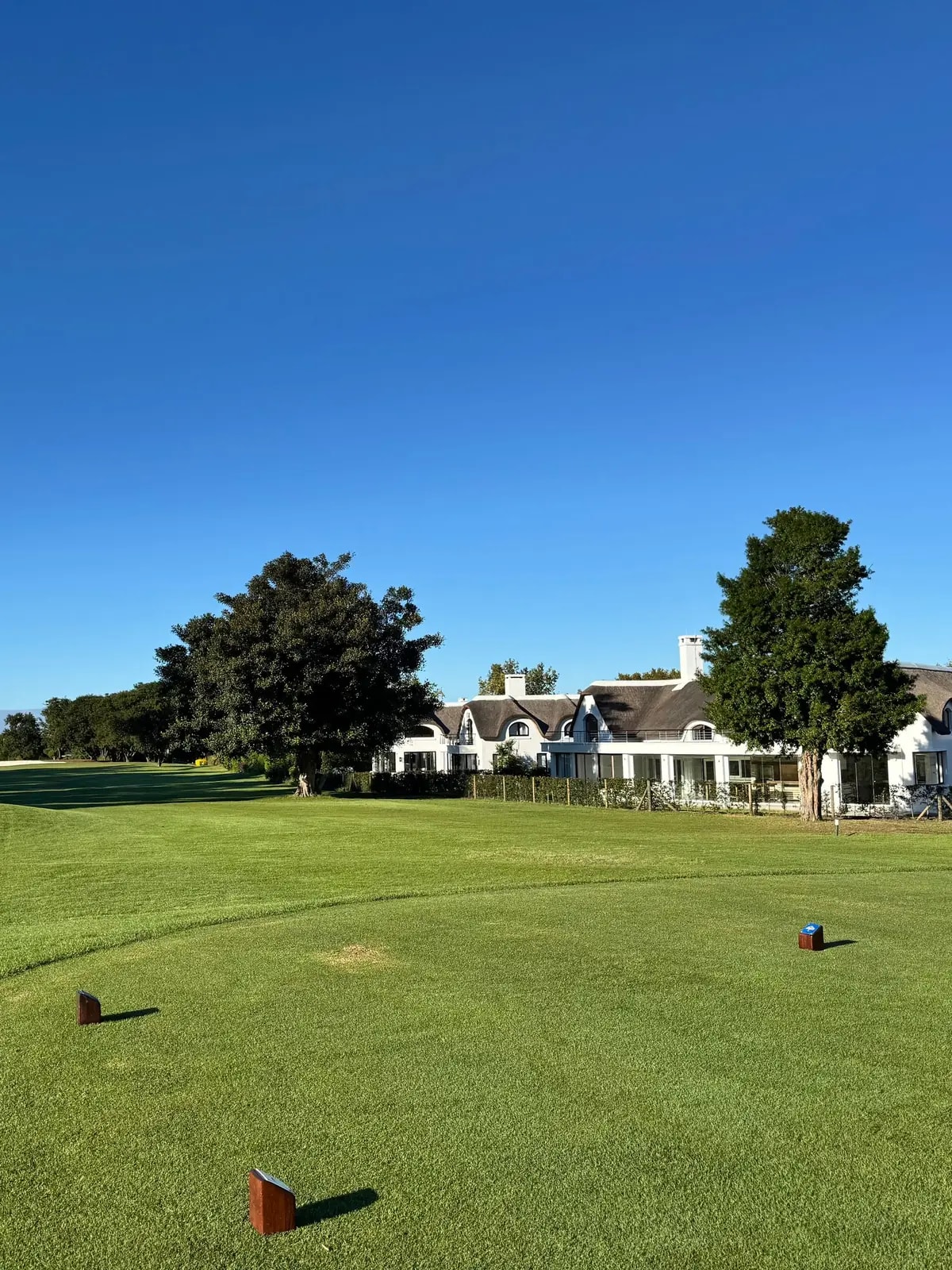 Fairway and white clubhouse, like the golf course at Yas Acres, where we plan home automation