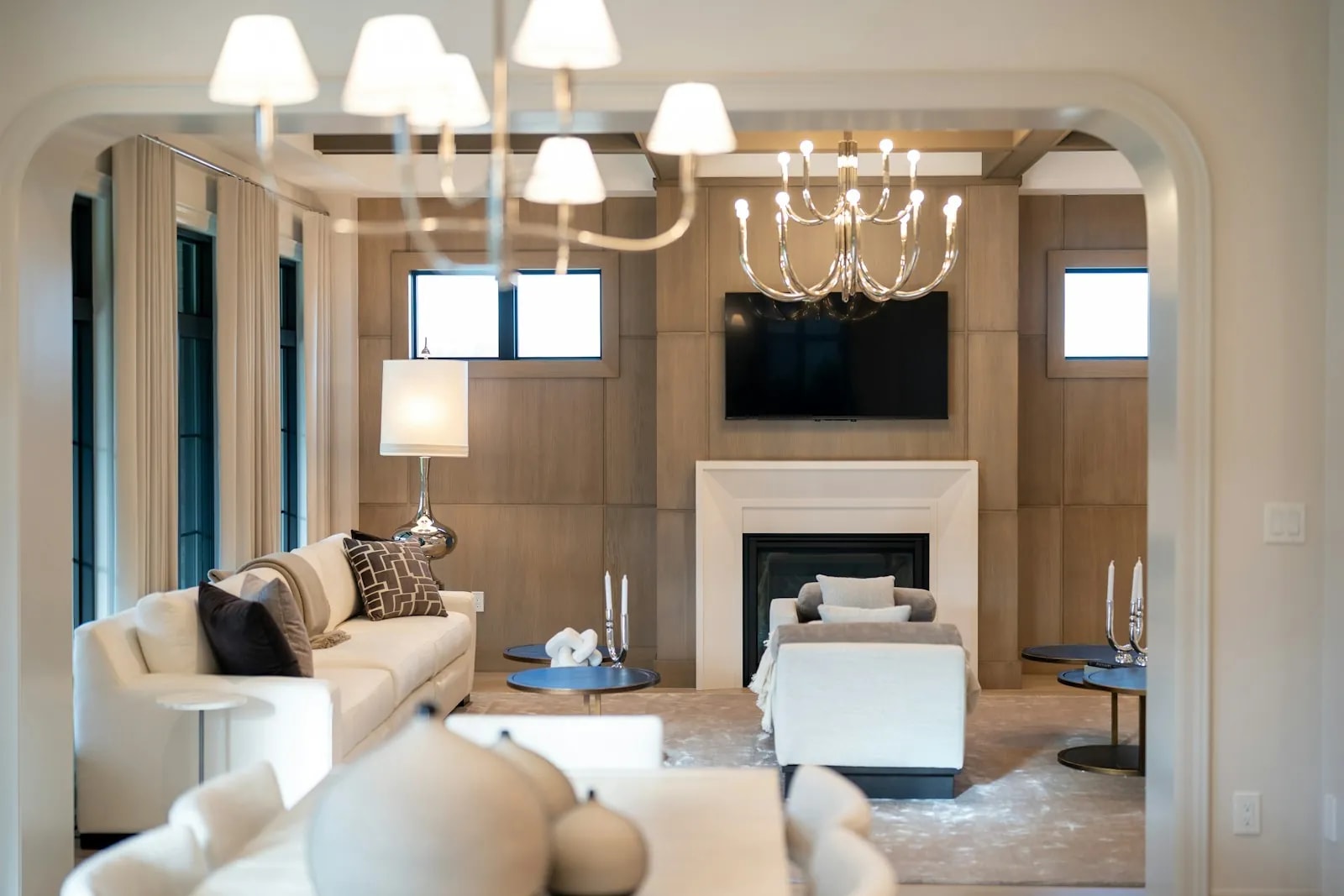 Lutron vs Dynalite: The Best Professional Lighting Control for Dubai Villas (2026)