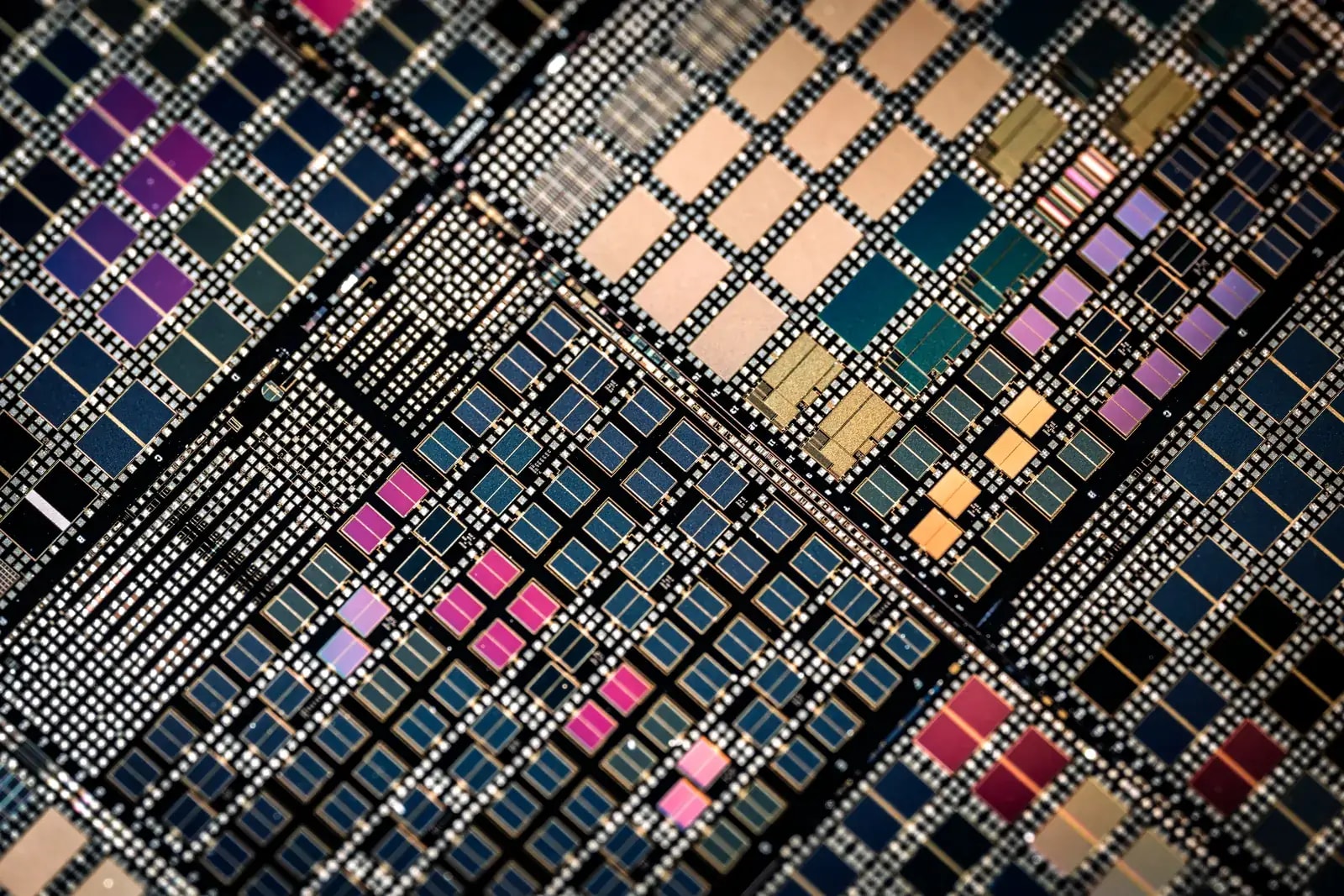 Zigbee vs Z-Wave vs Wi-Fi vs Thread: Smart Home Protocols Explained for Dubai (2026)