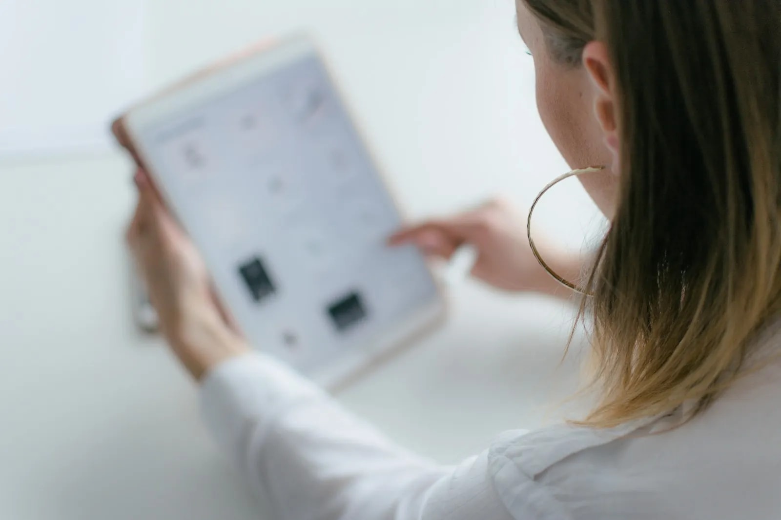 Smart Home Systems Explained: A Beginner's Guide for Dubai (No Jargon, 2026)