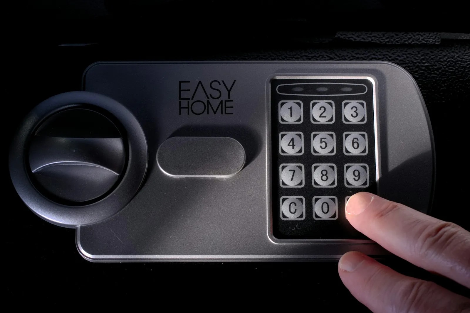 Domestic Staff Access in a Dubai Smart Home: Who Gets Which Code? (2026)