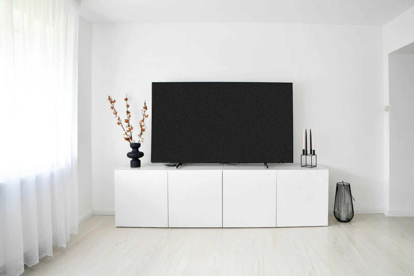 How to Set Up a Smart Home in a Rented Dubai Apartment (Without Losing Your Deposit)