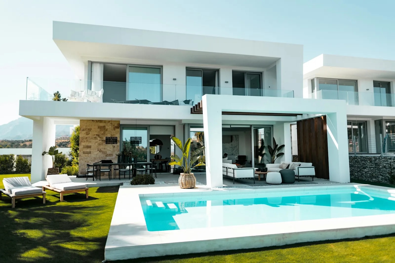 Smart Home Retrofit vs New Build in Dubai: What You Can Still Add Once the Walls Are Closed (2026)